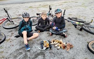 2 octobre 2024 - 17km, 320m de D+ et des champignons avec Achille, Simon et Louis + Pascal, Francis et Michel