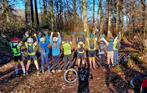 14 décembre 2025 - Eymoutiers - 10km et 240m de D+ vers les singles - 10 enfants et 5 encadrants - L'entrée du single