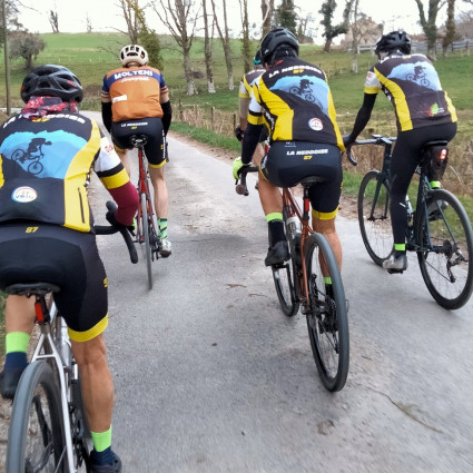 8 mars 2025 ; A minima 77 km pour les 77 bougies de Francis. Résultat 84km et 1400m de D+ et un apéro dinatoire au retour. 😁