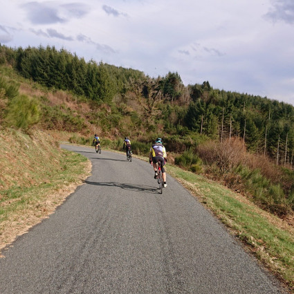 8 mars 2025 ; A minima 77 km pour les 77 bougies de Francis. Résultat 84km et 1400m de D+ et un apéro dinatoire au retour. 😁