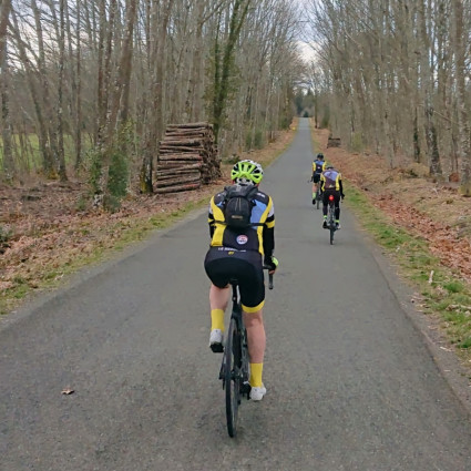 8 mars 2025 ; A minima 77 km pour les 77 bougies de Francis. Résultat 84km et 1400m de D+ et un apéro dinatoire au retour. 😁